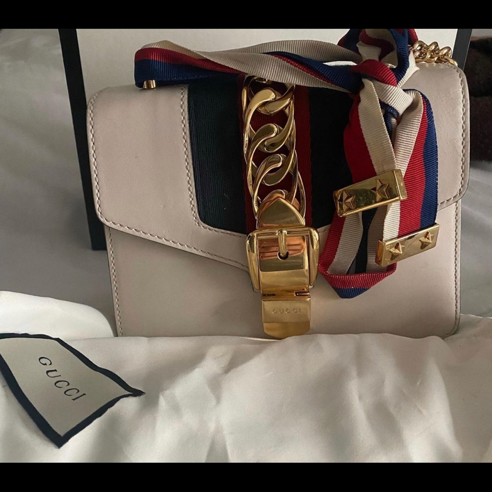 Gucci - Silvia chain leather mini bag, in exellent conditions.
